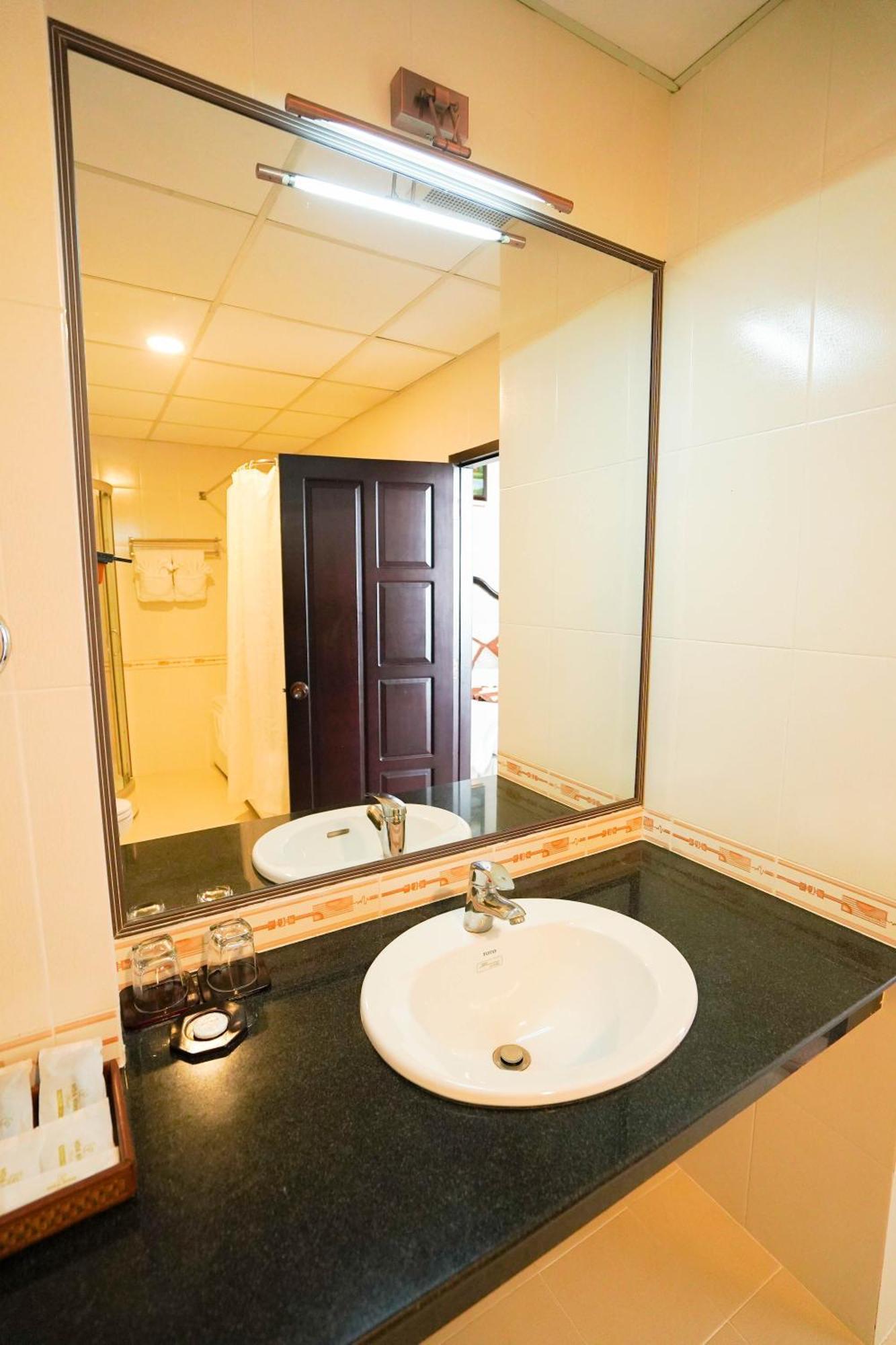 Hoa Binh 1 Hotel Long Xuyên Exteriér fotografie